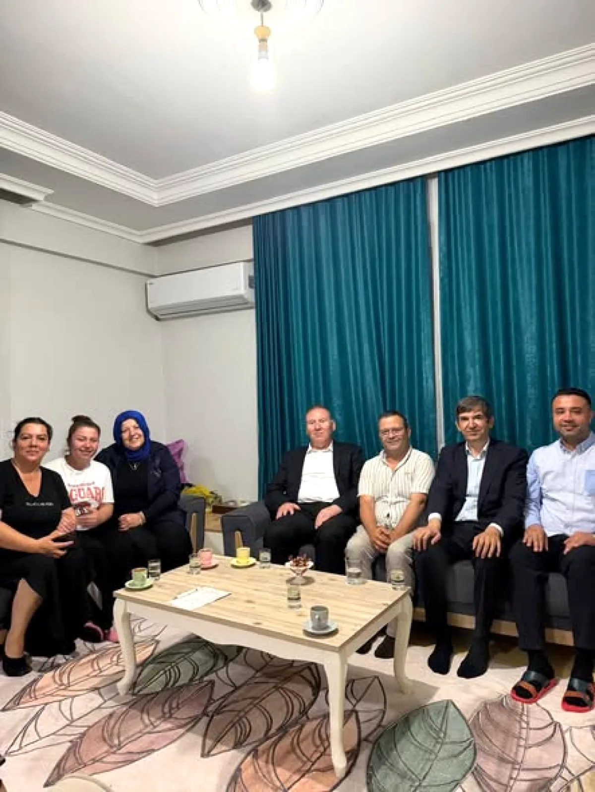 AK Parti Konyaaltı'da Kapı Kapı Üyelik Çalışması: İl Teşkilatı Sahaya İndi AK Parti Konyaaltı'da Kapı Kapı Üyelik Çalışması: İl Teşkilatı Sahaya İndi