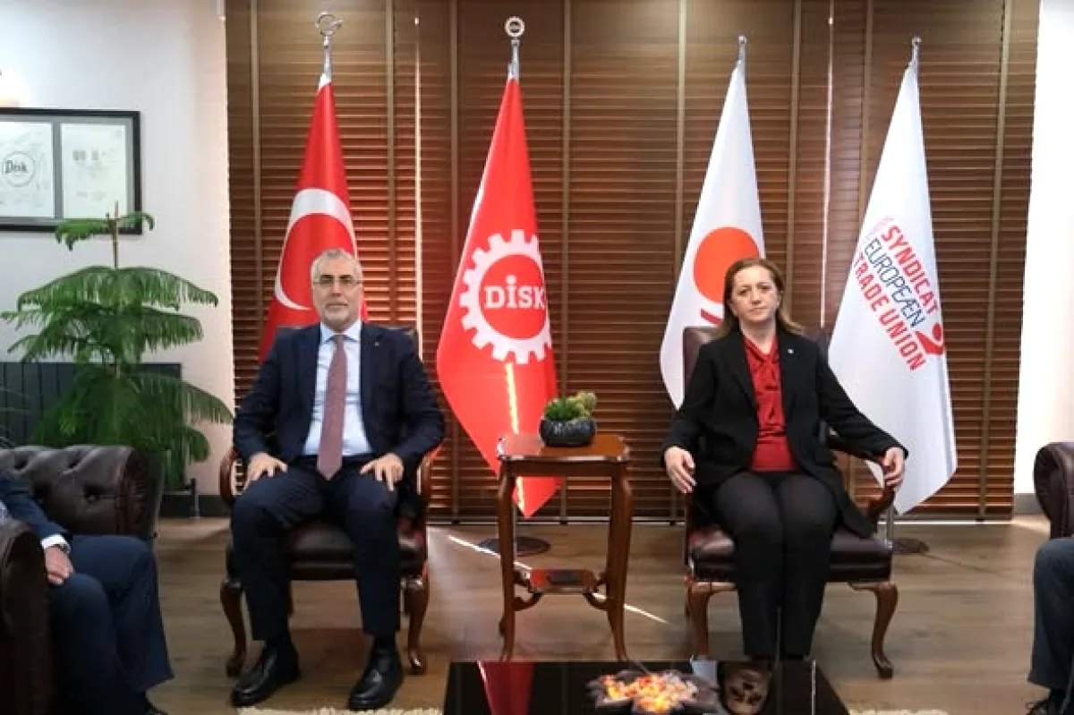 DİSK'ten Bakan Işıkhan'a Çalışma Hayatı Raporu Sunuldu DİSK'ten Bakan Işıkhan'a Çalışma Hayatı Raporu Sunuldu
