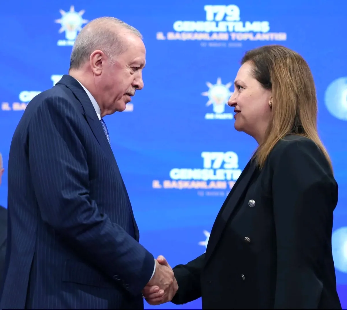Erdoğan'dan Afyonkarahisar'a Yeni Üyelerle Güçlenen Teşkilat Mesajı Erdoğan'dan Afyonkarahisar'a Yeni Üyelerle Güçlenen Teşkilat Mesajı