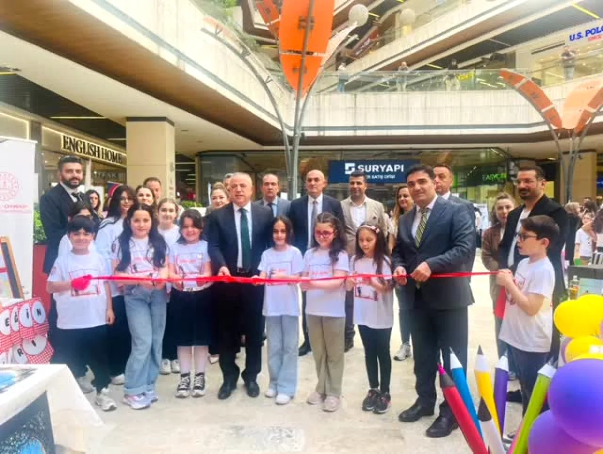 Çekmeköy'de Genç Yazarların Eserleri Metrogarden AVM'de Sergilendi Çekmeköy'de Genç Yazarların Eserleri Metrogarden AVM'de Sergilendi