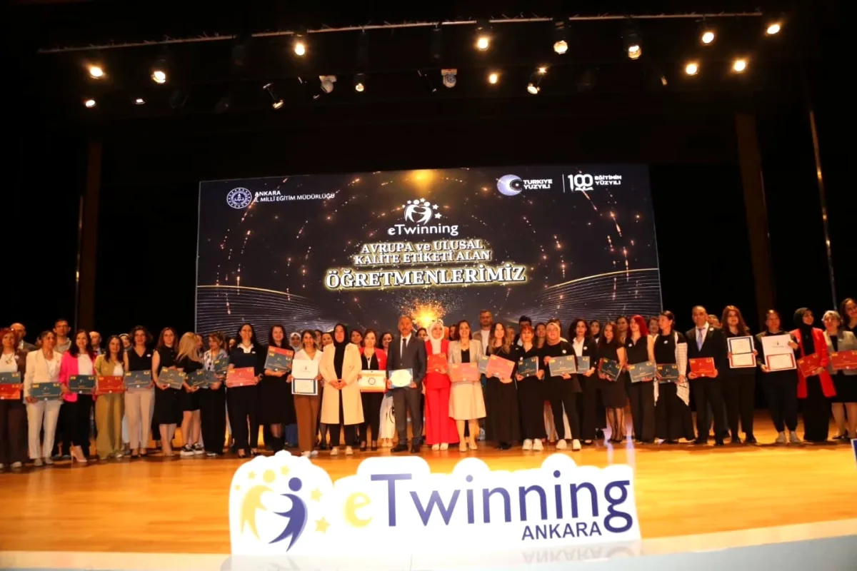 Sincan Eğitimde eTwinning Başarısı: İl Ödül törenine Katılım Sincan Eğitimde eTwinning Başarısı: İl Ödül törenine Katılım