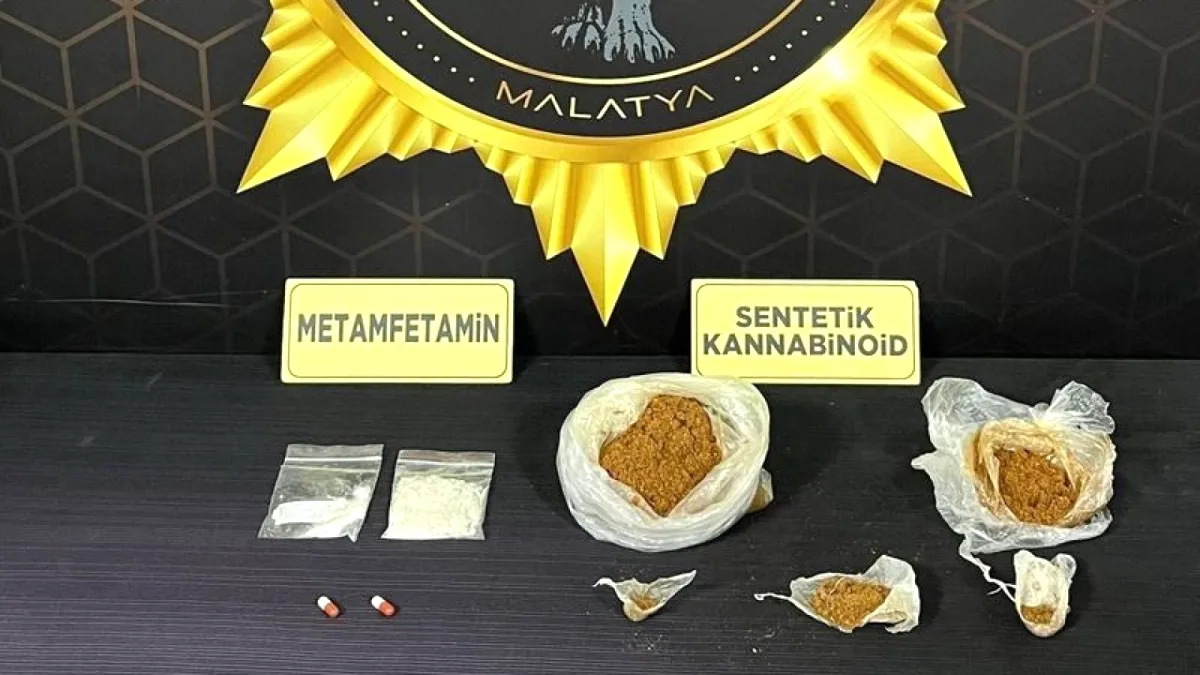Malatya'da Torbacılara Operasyon: 131 Gram Uyuşturucu, 3 Tutuklama Malatya'da Torbacılara Operasyon: 131 Gram Uyuşturucu, 3 Tutuklama