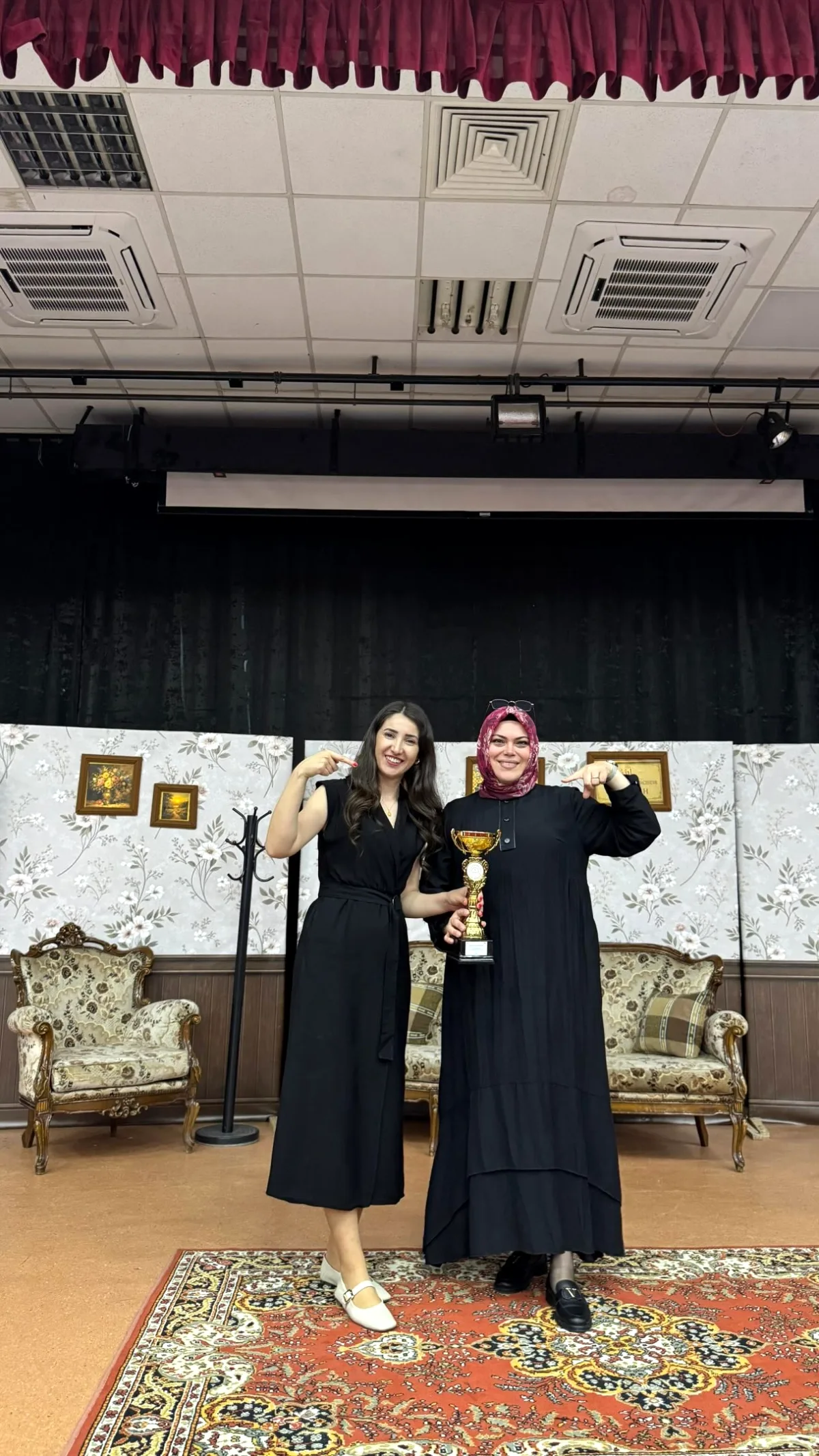 Altınova Selahattin Aslan Anadolu Lisesi Tiyatroda İki Yıl Üst Üste Birinci Altınova Selahattin Aslan Anadolu Lisesi Tiyatroda İki Yıl Üst Üste Birinci