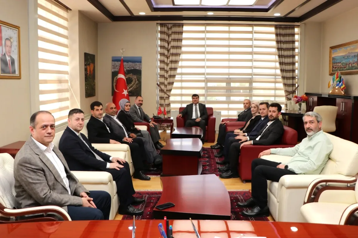 MHP Sultanbeyli İlçe Başkanı Kaymakam'ı Ziyaret Etti MHP Sultanbeyli İlçe Başkanı Kaymakam'ı Ziyaret Etti