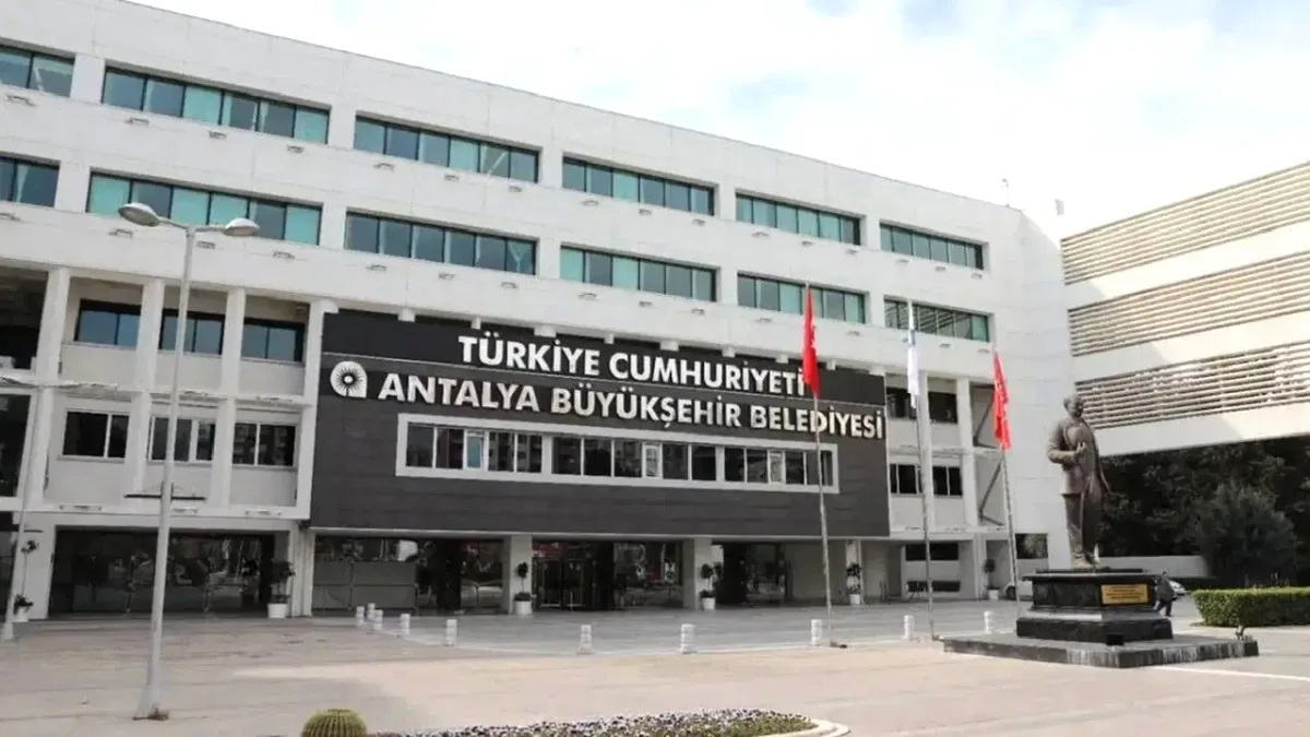 Antalya Büyükşehir Belediyesi'ne Operasyon: Çok Sayıda Gözaltı Antalya Büyükşehir Belediyesi'ne Operasyon: Çok Sayıda Gözaltı