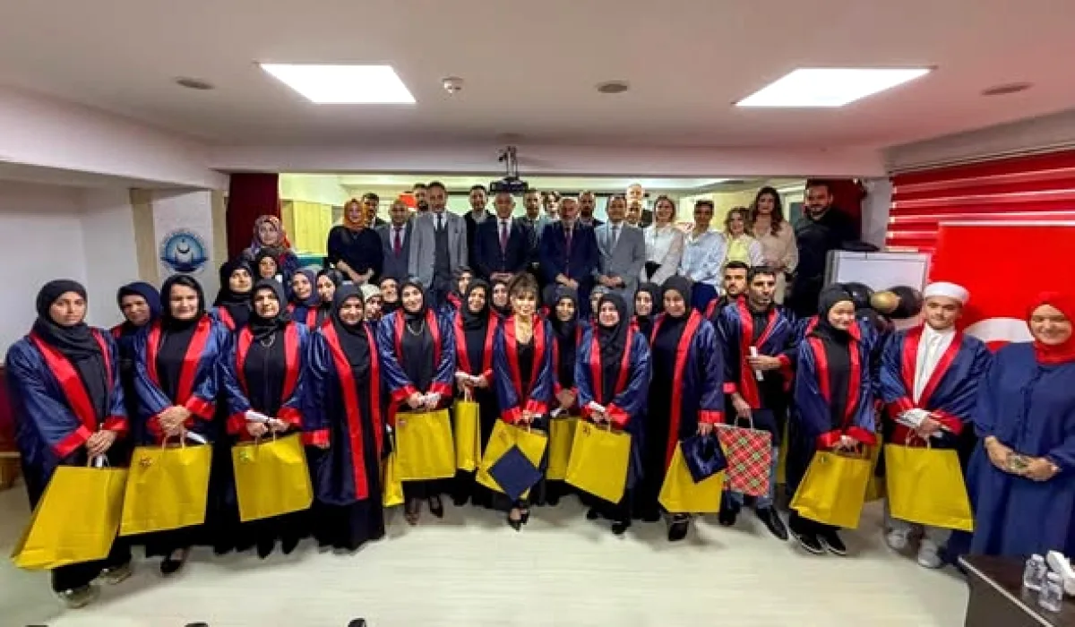 Arnavutköy'de 26 Yetişkin Okuma Yazma Sertifikasını Aldı Arnavutköy'de 26 Yetişkin Okuma Yazma Sertifikasını Aldı