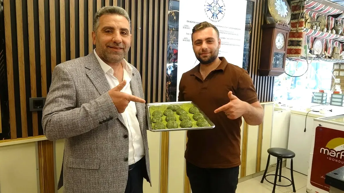 Kilis'in Atom Gerebiç Tatlısına Yoğun İlgi: Kilosu 1800 TL Kilis'in Atom Gerebiç Tatlısına Yoğun İlgi: Kilosu 1800 TL