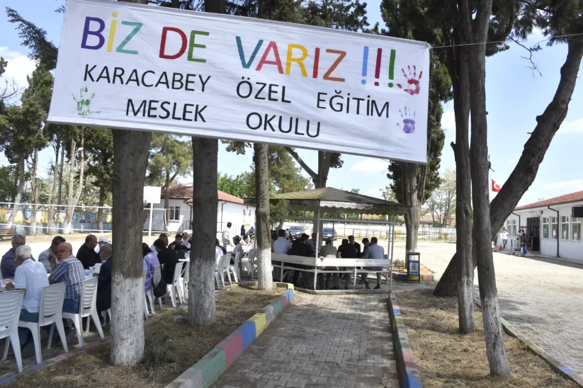 Karacabey'de Özel Eğitim Yılsonu Sergisi Yoğun İlgi Gördü Karacabey'de Özel Eğitim Yılsonu Sergisi Yoğun İlgi Gördü