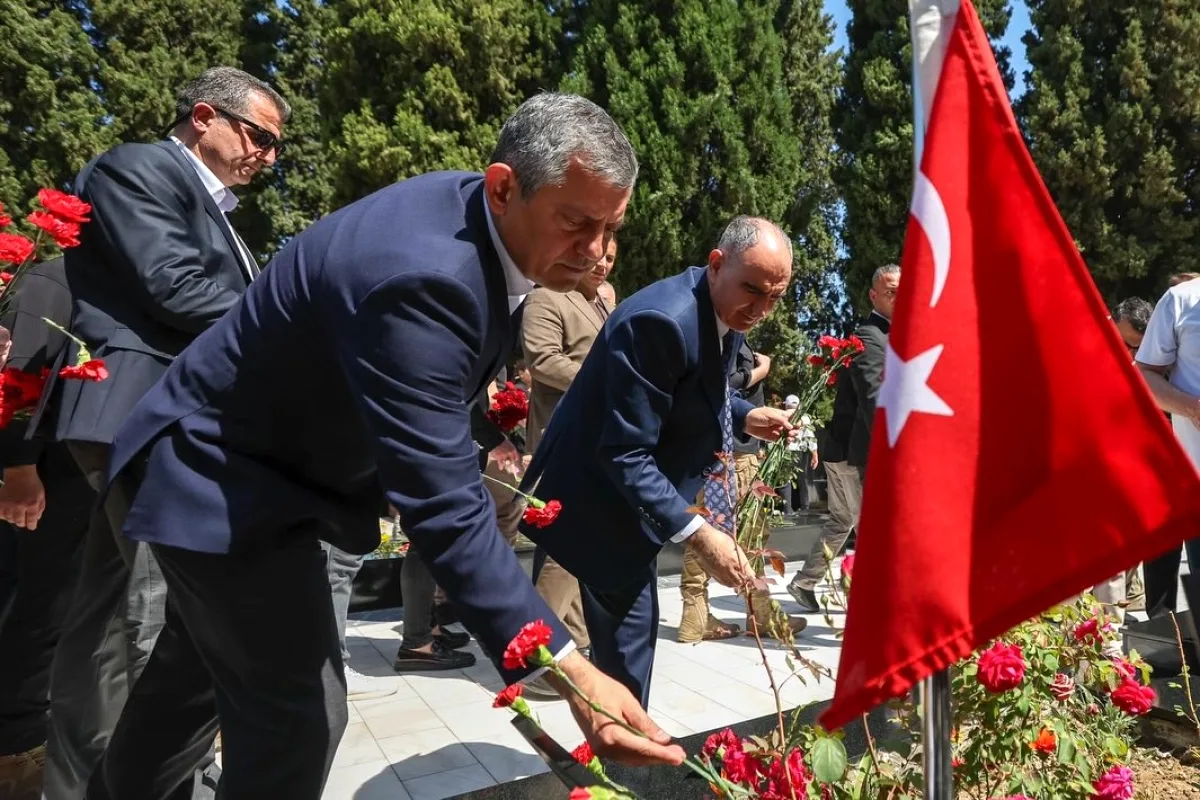 Soma Faciası'nın 12. Yılı: Özgür Özel Madenci Mezarlarında Soma Faciası'nın 12. Yılı: Özgür Özel Madenci Mezarlarında