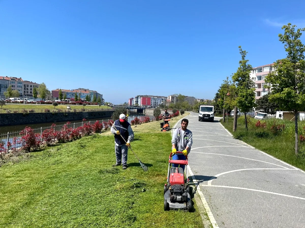 Silivri'de Yaz Öncesi Park ve Yeşil Alan Bakım Seferberliği Başladı Silivri'de Yaz Öncesi Park ve Yeşil Alan Bakım Seferberliği Başladı