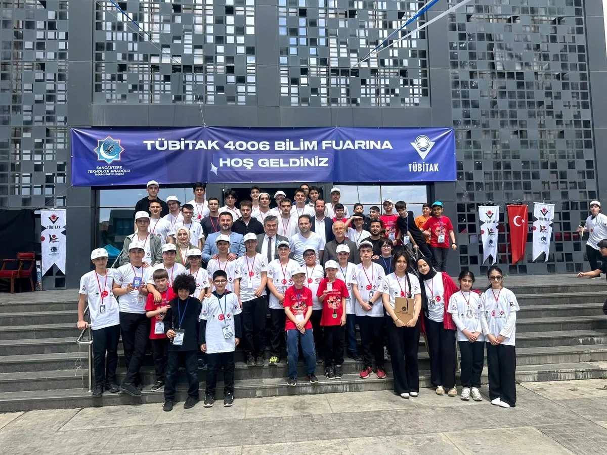 Sancaktepe'de Öğrencilerin Bilim Projeleri Görücüye Çıktı Sancaktepe'de Öğrencilerin Bilim Projeleri Görücüye Çıktı