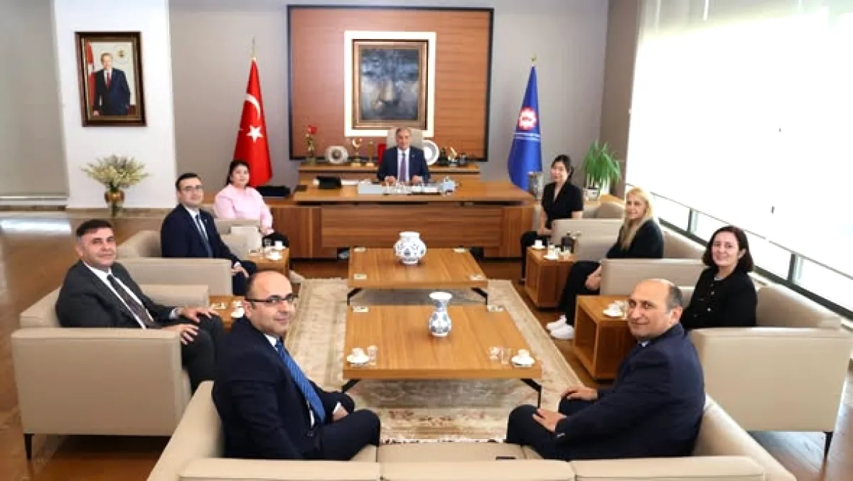 Kırgızistan Heyeti ATÜ'de Uluslararası Eğitim İş Birliğini Görüştü Kırgızistan Heyeti ATÜ'de Uluslararası Eğitim İş Birliğini Görüştü
