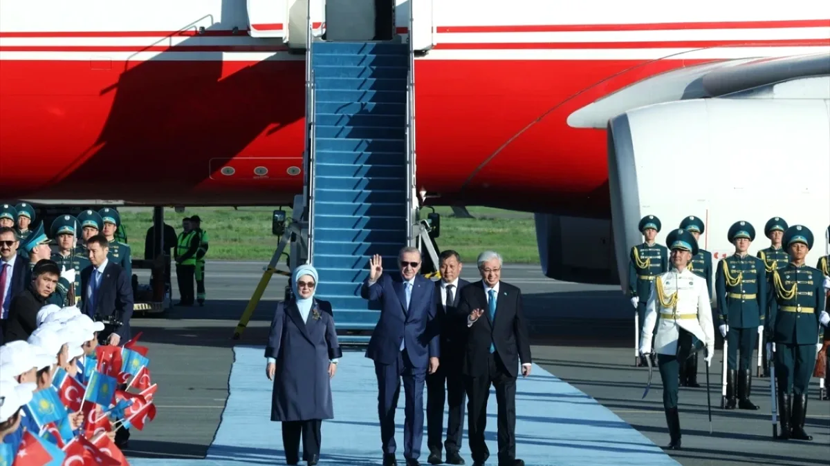 Erdoğan Astana'da: Görkemli Karşılama ve TDT Zirvesi Erdoğan Astana'da: Görkemli Karşılama ve TDT Zirvesi