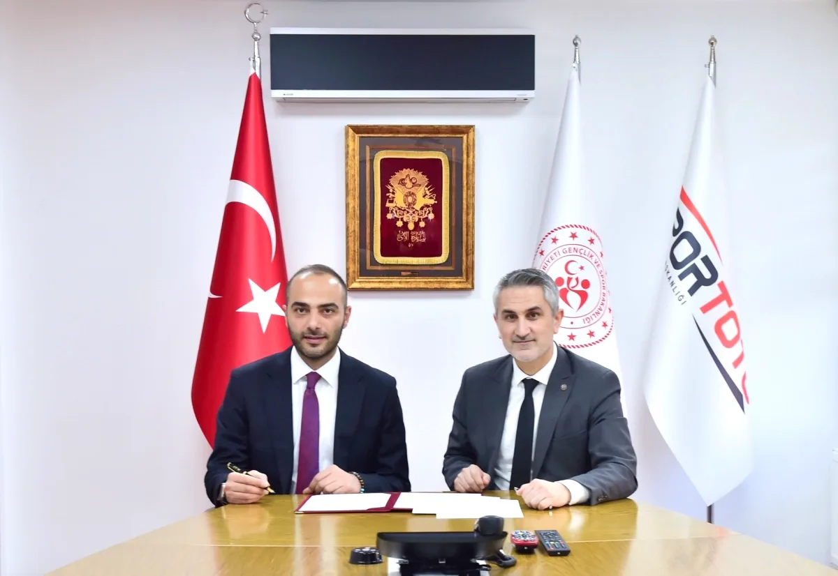 Gaziosmanpaşa'da Küçükköy Stadı Yenileniyor: Protokol İmzalandı Gaziosmanpaşa'da Küçükköy Stadı Yenileniyor: Protokol İmzalandı