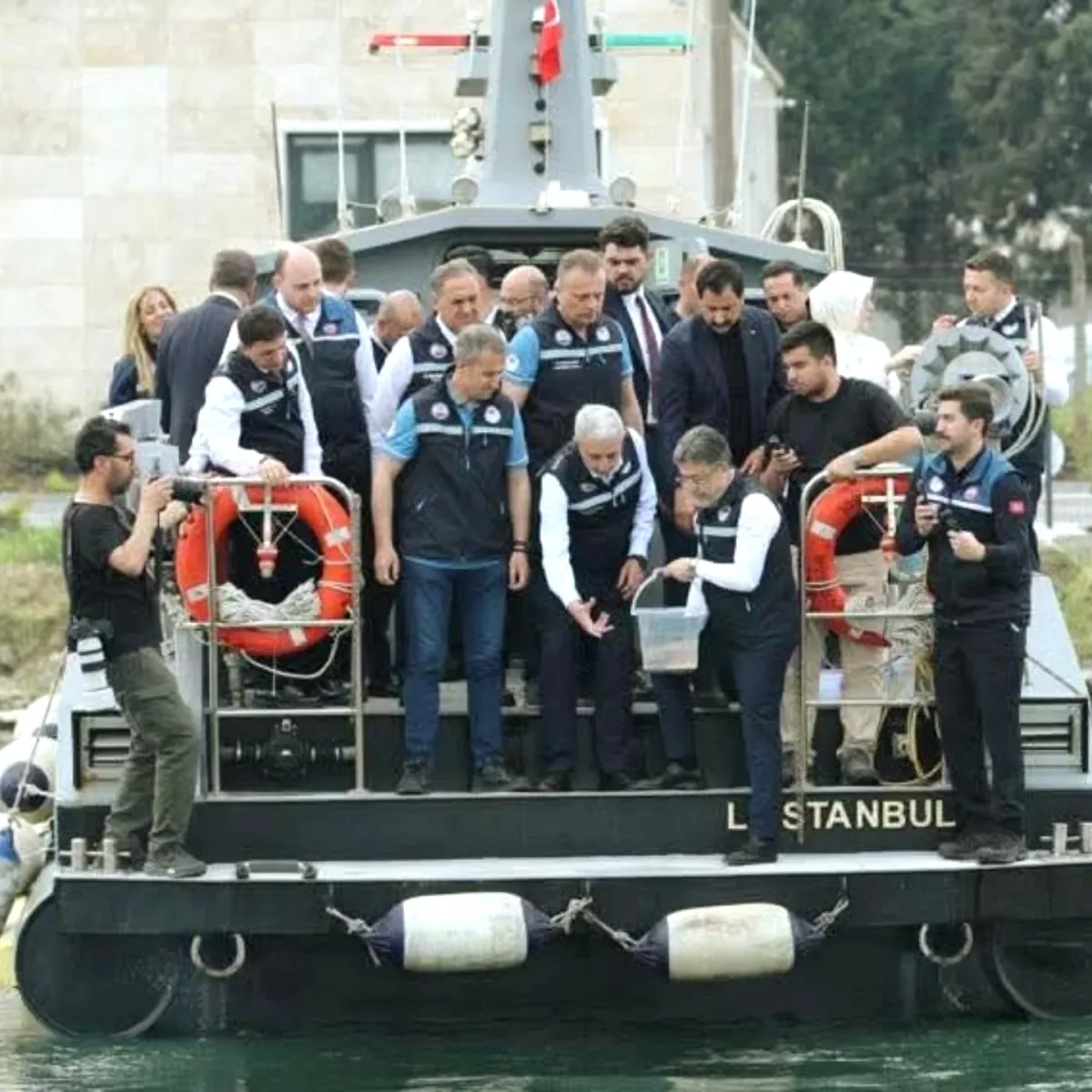 Marmara'ya Doğal Filtre: Bakan Yumaklı Deniz Patlıcanlarını Denizle Buluşturdu Marmara'ya Doğal Filtre: Bakan Yumaklı Deniz Patlıcanlarını Denizle Buluşturdu