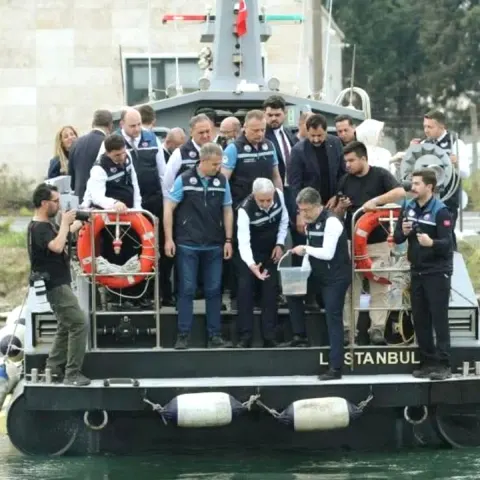 Marmara'ya Doğal Filtre: Bakan Yumaklı Deniz Patlıcanlarını Denizle Buluşturdu