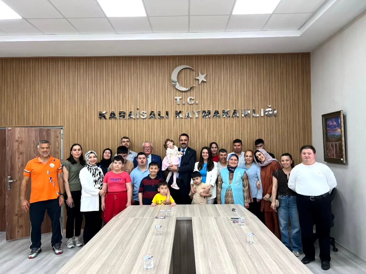 Karaisalı Kaymakamı Bozoğlan, Özel Karaca Merkezi Öğrencilerini Ağırladı Karaisalı Kaymakamı Bozoğlan, Özel Karaca Merkezi Öğrencilerini Ağırladı