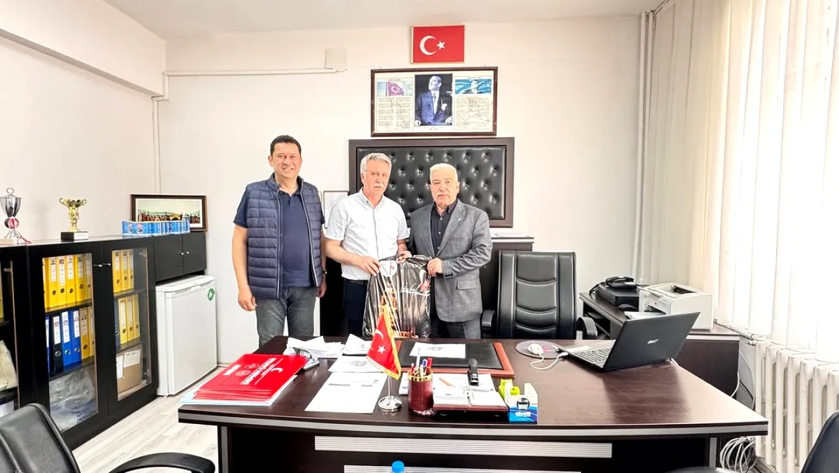 Mustafakemalpaşa'da Duygulandıran Okul Ziyareti: Minik Öğrencinin Mektubu TSO'yu Harekete Geçirdi Mustafakemalpaşa'da Duygulandıran Okul Ziyareti: Minik Öğrencinin Mektubu TSO'yu Harekete Geçirdi