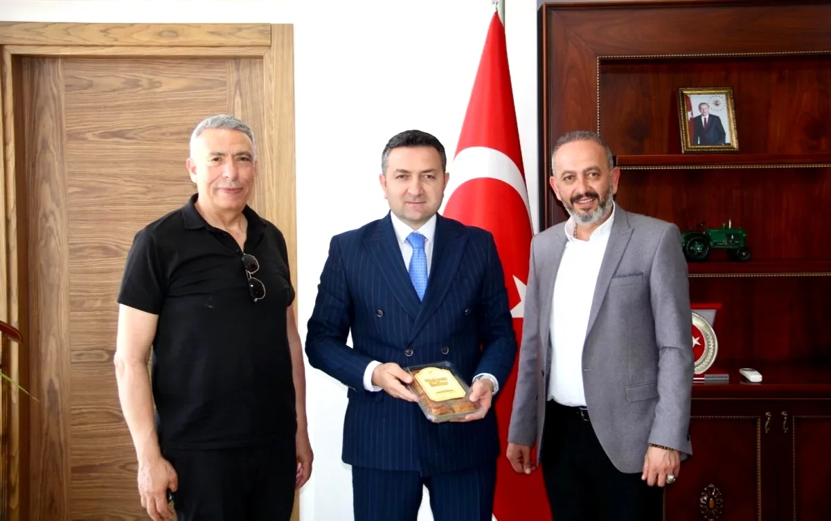 Yalova Sütlüsü İşletmecileri Tarım İl Müdürlüğü'nü Ziyaret Etti Yalova Sütlüsü İşletmecileri Tarım İl Müdürlüğü'nü Ziyaret Etti