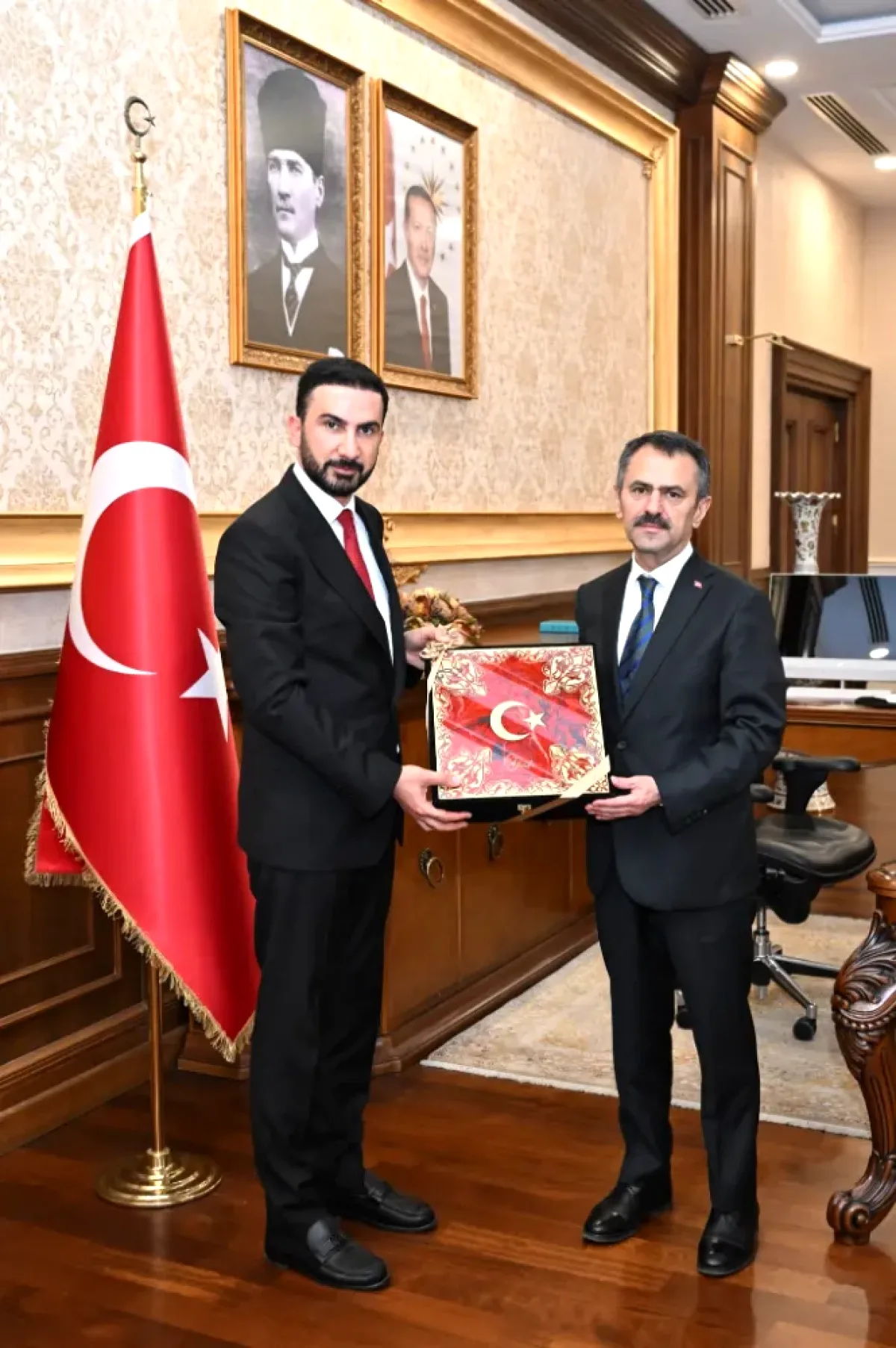 Türk Dünyası Gençlik Vakfı Başkanı İzol, Vali Aktaş'ı Ziyaret Etti Türk Dünyası Gençlik Vakfı Başkanı İzol, Vali Aktaş'ı Ziyaret Etti