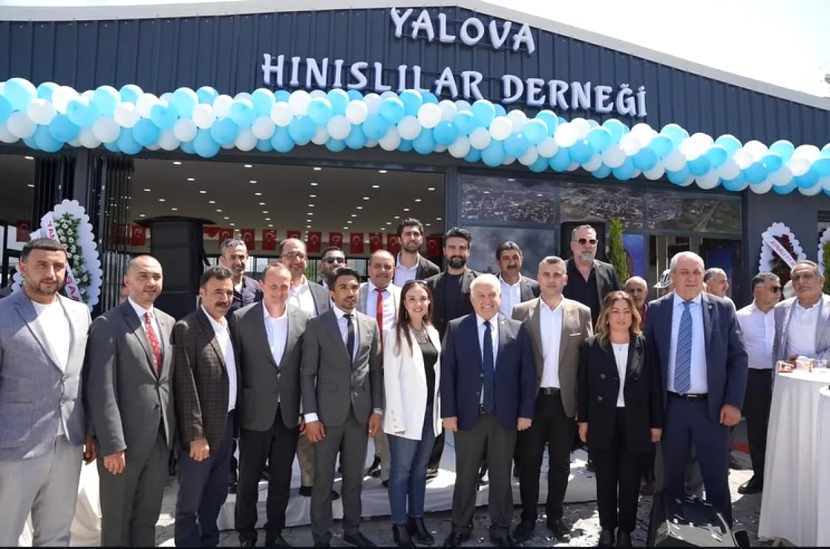 CHP'li Evin, Yalova Hınıslılar Derneği'nin açılışında hemşehrilerle buluştu CHP'li Evin, Yalova Hınıslılar Derneği'nin açılışında hemşehrilerle buluştu