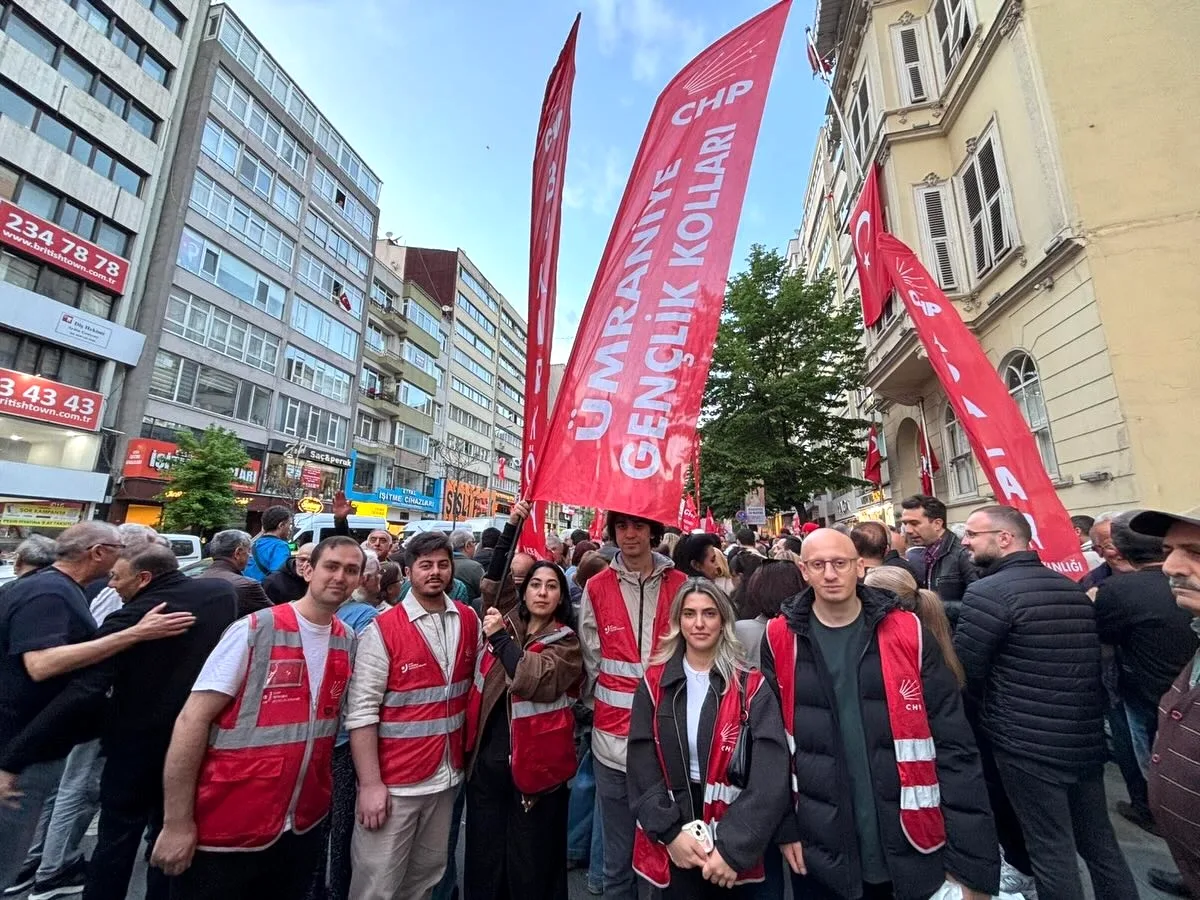 CHP Gençliği Kayyum Protestosunda: "Halkın İradesi İade Edilsin" CHP Gençliği Kayyum Protestosunda: "Halkın İradesi İade Edilsin"