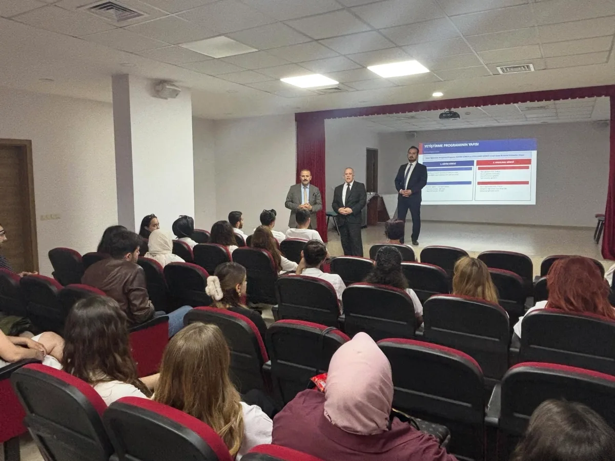 Avcılar'da Aday Öğretmenlere Mesleki Gelişim Semineri Avcılar'da Aday Öğretmenlere Mesleki Gelişim Semineri