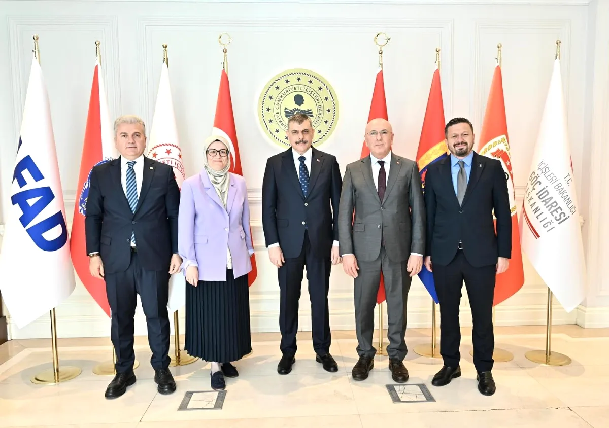 AK Parti Balıkesir Heyeti İçişleri Bakanı'na Ziyarette Bulundu AK Parti Balıkesir Heyeti İçişleri Bakanı'na Ziyarette Bulundu