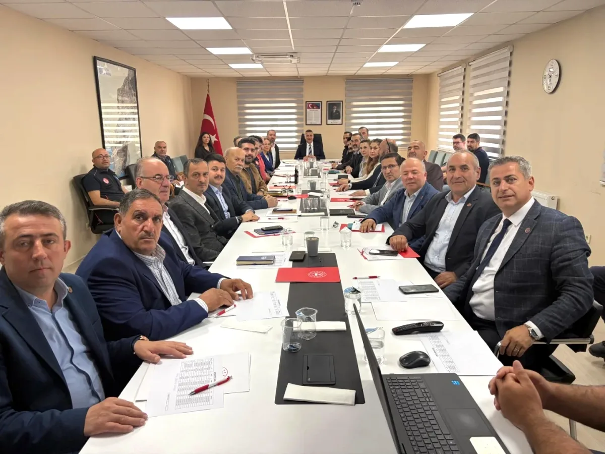 Tuzla'da Afet Yönetimi İçin Muhtarlarla Kritik Toplantı Tuzla'da Afet Yönetimi İçin Muhtarlarla Kritik Toplantı