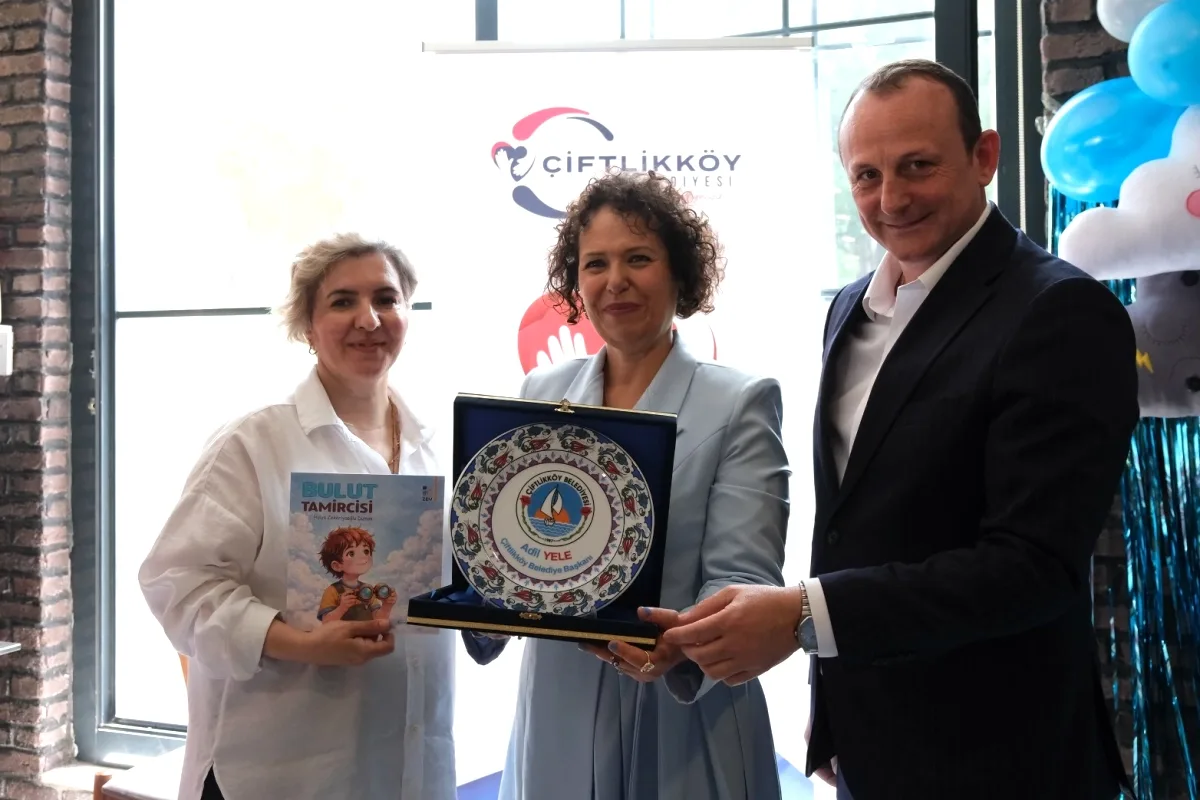 Çiftlikköy'de Minikler Yazar Hülya Duman ile Bulut Tamircisi'ni Keşfetti Çiftlikköy'de Minikler Yazar Hülya Duman ile Bulut Tamircisi'ni Keşfetti