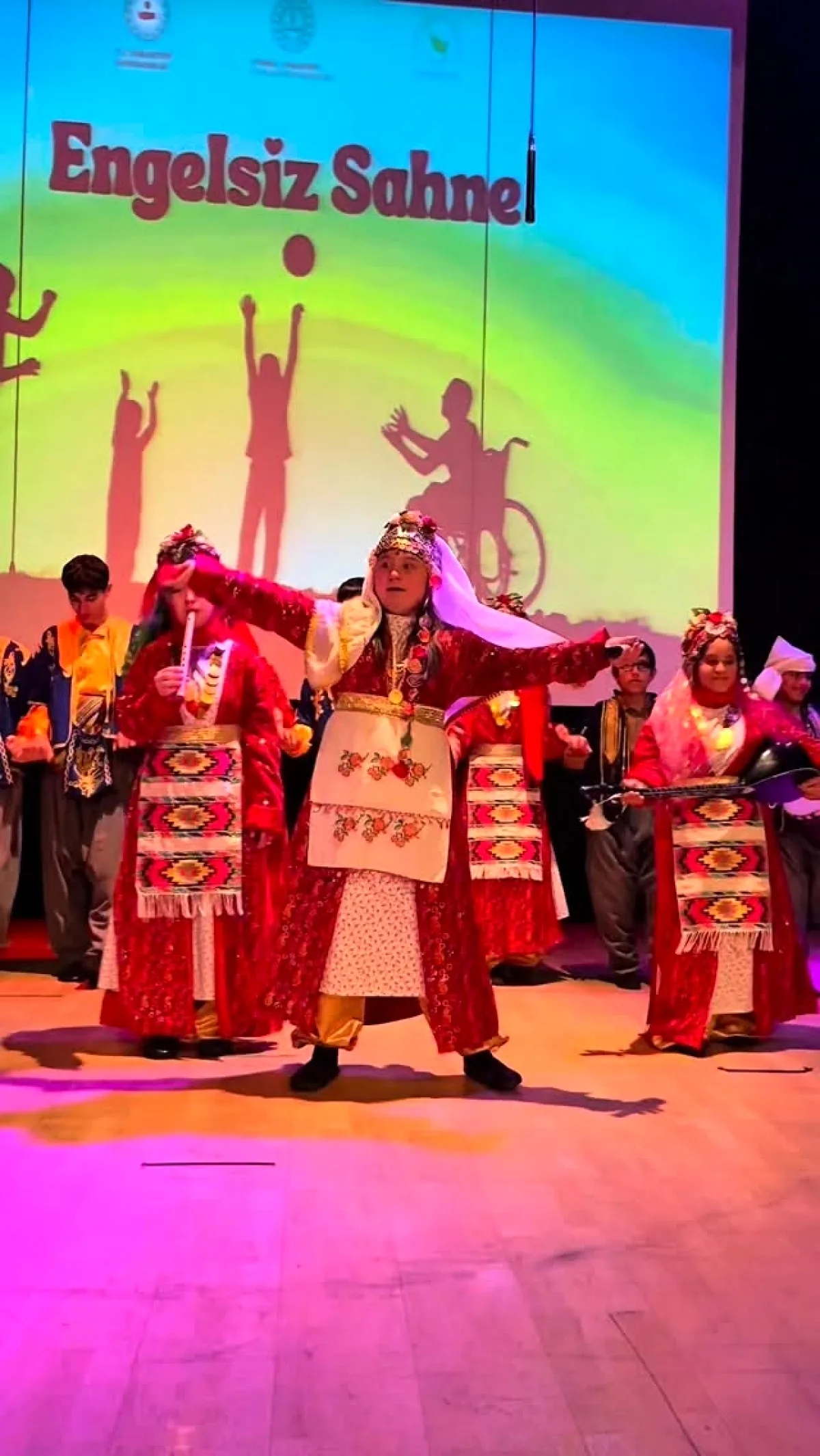Sancaktepe'de Engelsiz Sahne: Özel Çocuklardan Muhteşem Performans Sancaktepe'de Engelsiz Sahne: Özel Çocuklardan Muhteşem Performans