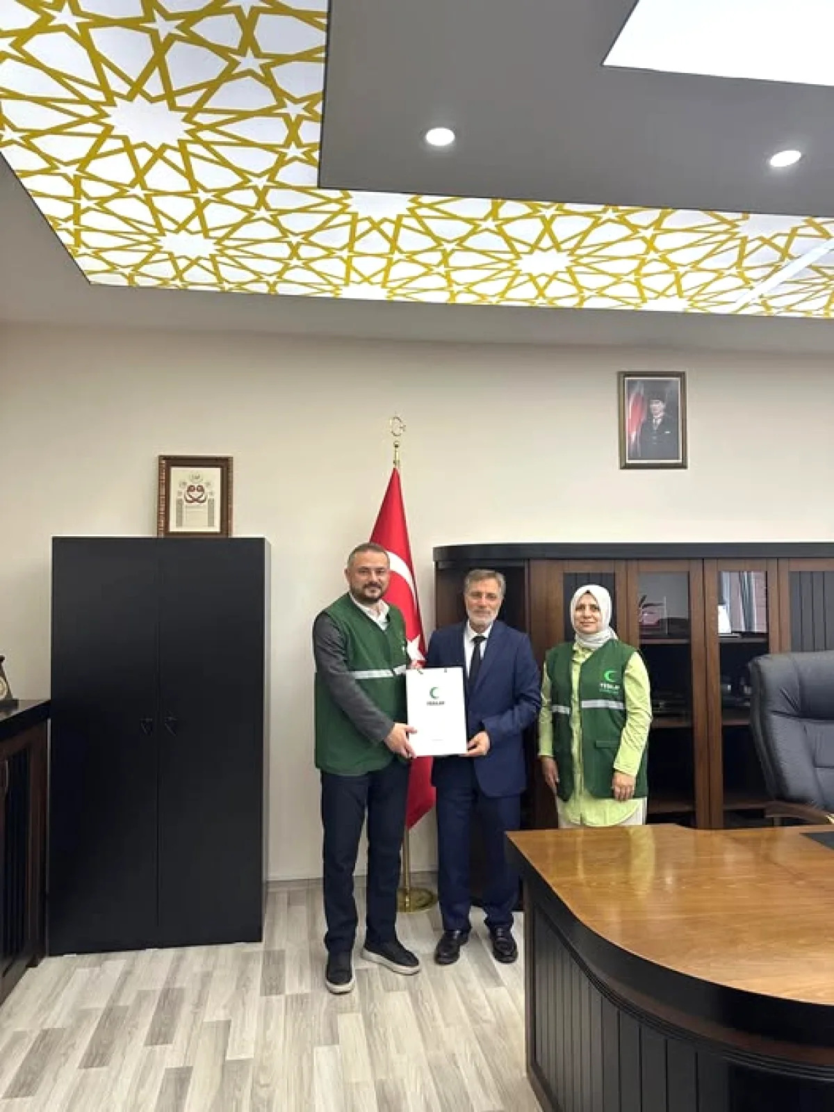 Yeşilay'dan Arnavutköy Müftülüğü'ne Hayırlı Olsun Ziyareti Yeşilay'dan Arnavutköy Müftülüğü'ne Hayırlı Olsun Ziyareti