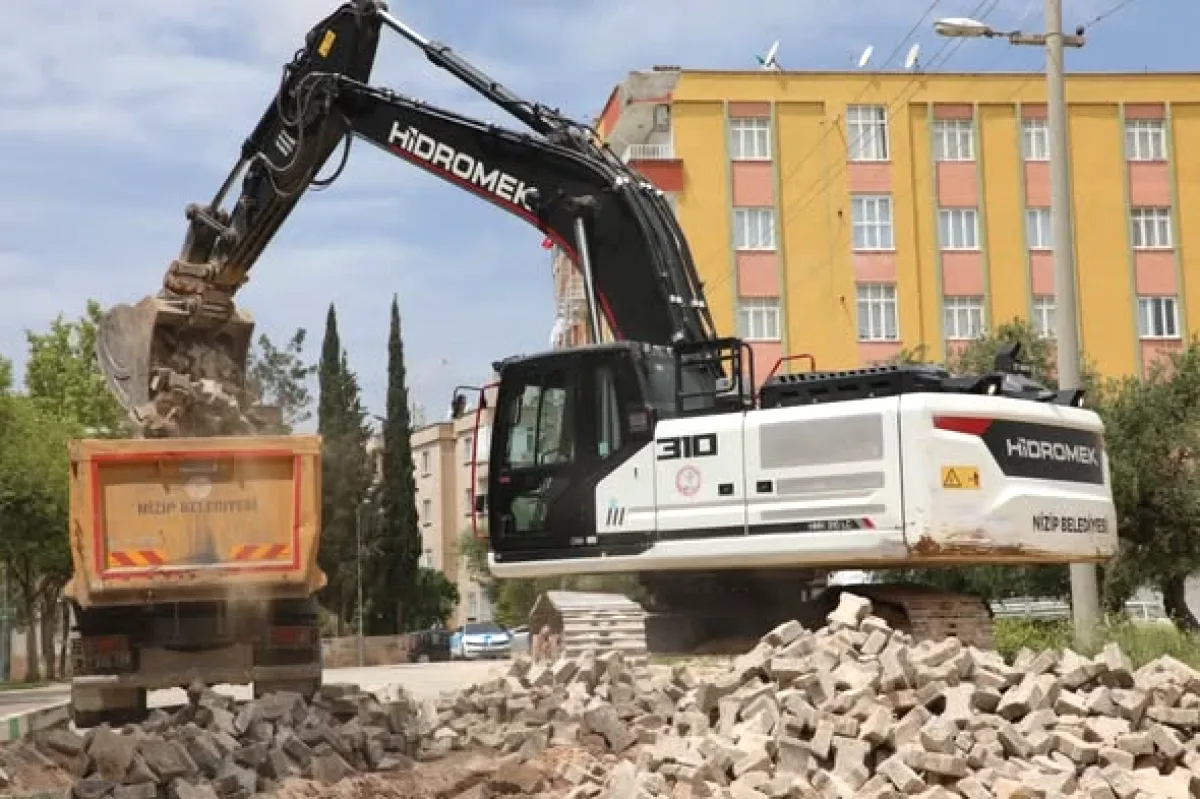 Nizip'te Dev Hizmet Seferberliği: 9 Mahallede Eş Zamanlı Altyapı Hamlesi Nizip'te Dev Hizmet Seferberliği: 9 Mahallede Eş Zamanlı Altyapı Hamlesi