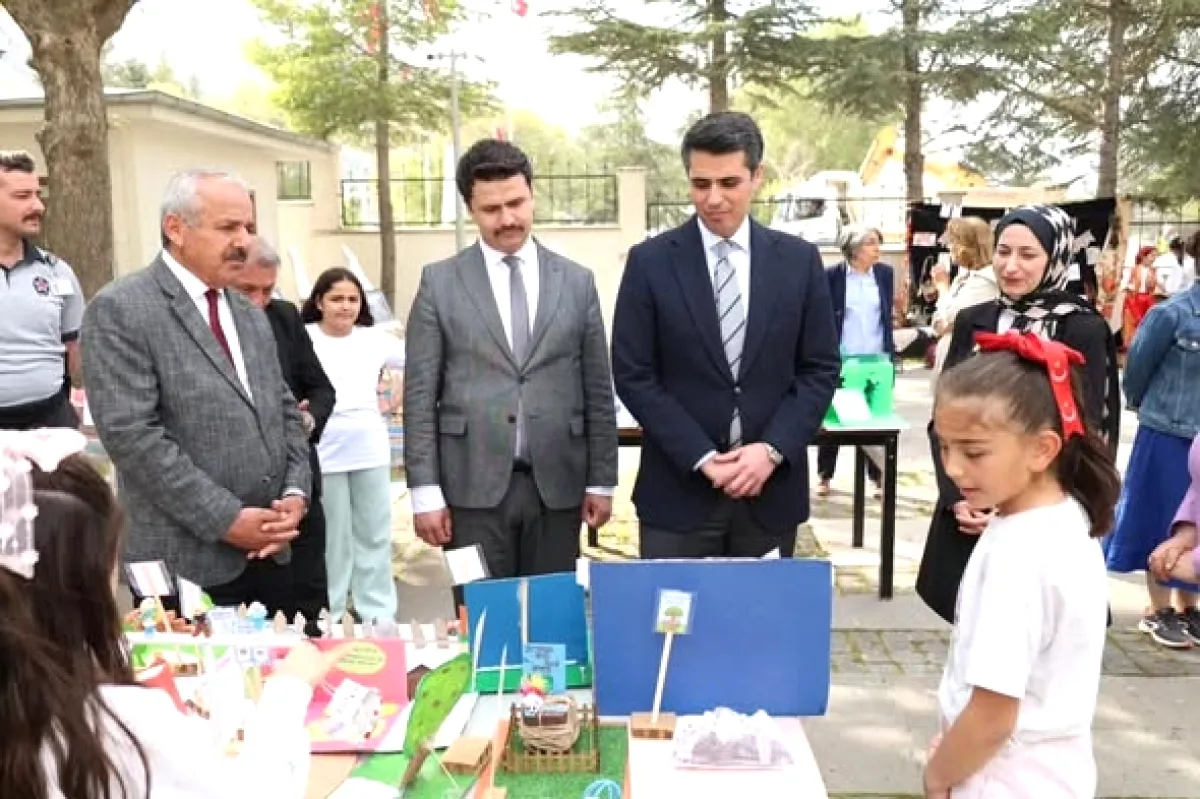 Elbistan'da Geçmişe Yolculuk: Köklerden Geleceğe Sergisi Açıldı Elbistan'da Geçmişe Yolculuk: Köklerden Geleceğe Sergisi Açıldı