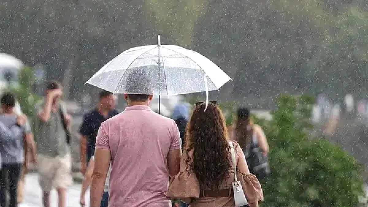 Meteorolojiden 14 İl İçin Kuvvetli Sağanak ve Fırtına Uyarısı Meteorolojiden 14 İl İçin Kuvvetli Sağanak ve Fırtına Uyarısı