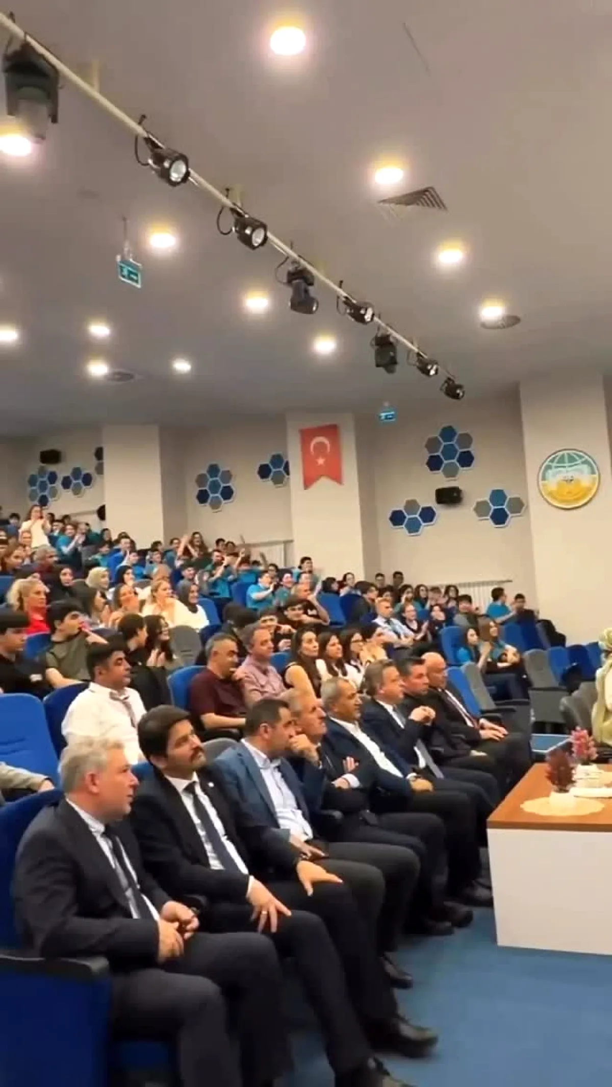 Zeytinburnu'nda Gençler Bilgi ve Kültür Yarışması'nda Ter Döktü Zeytinburnu'nda Gençler Bilgi ve Kültür Yarışması'nda Ter Döktü