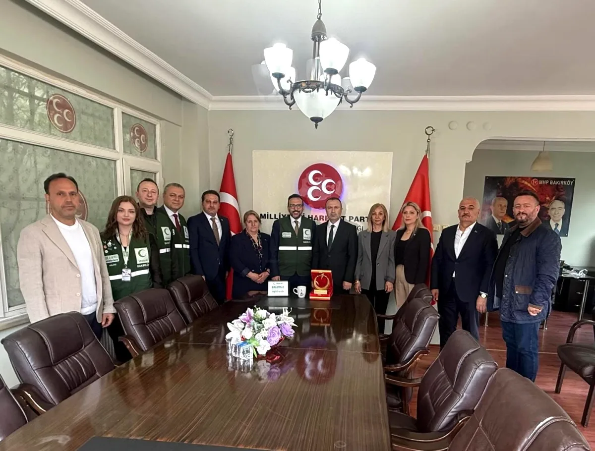 Yeşilay Bakırköy'den MHP İlçe Başkanlığı'na Nezaket Ziyareti Yeşilay Bakırköy'den MHP İlçe Başkanlığı'na Nezaket Ziyareti