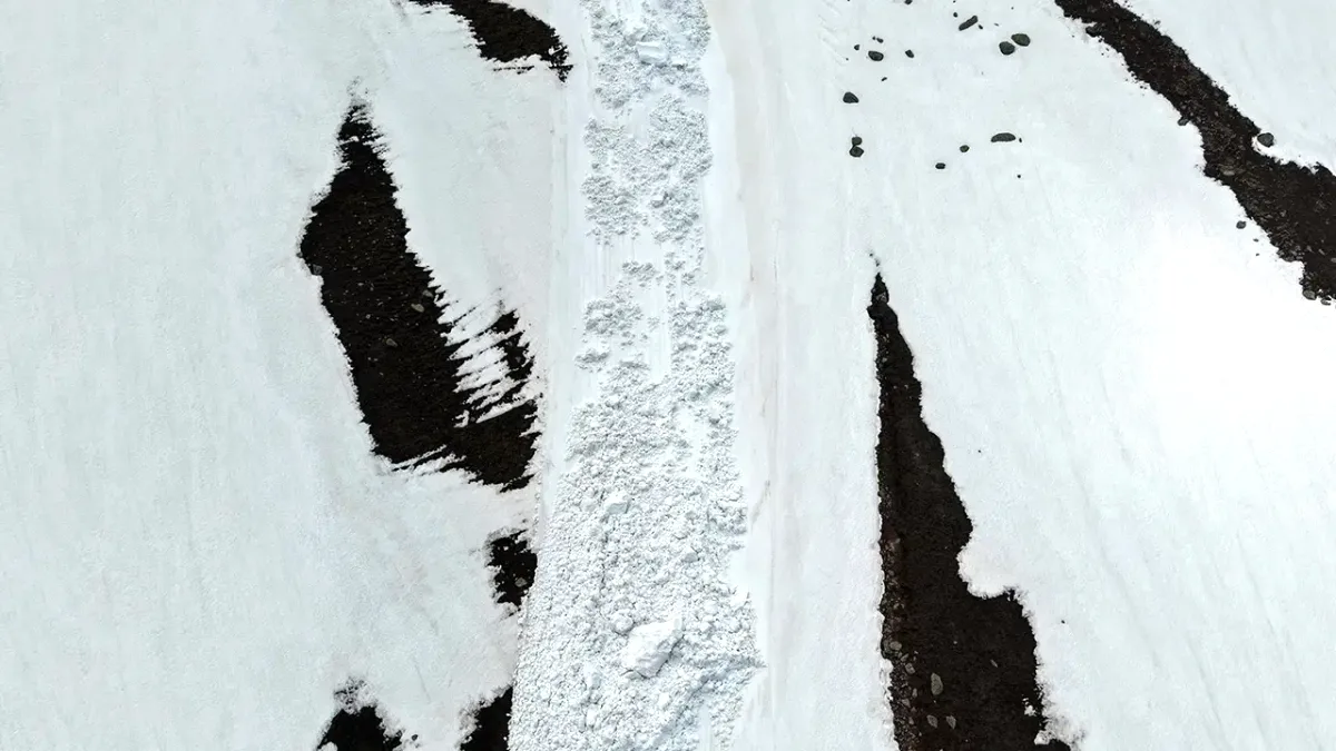 Iğdır'da Drone ile Görüntülendi: Kandilli Dağları'ndaki Çığ İzleri Ürküttü Iğdır'da Drone ile Görüntülendi: Kandilli Dağları'ndaki Çığ İzleri Ürküttü