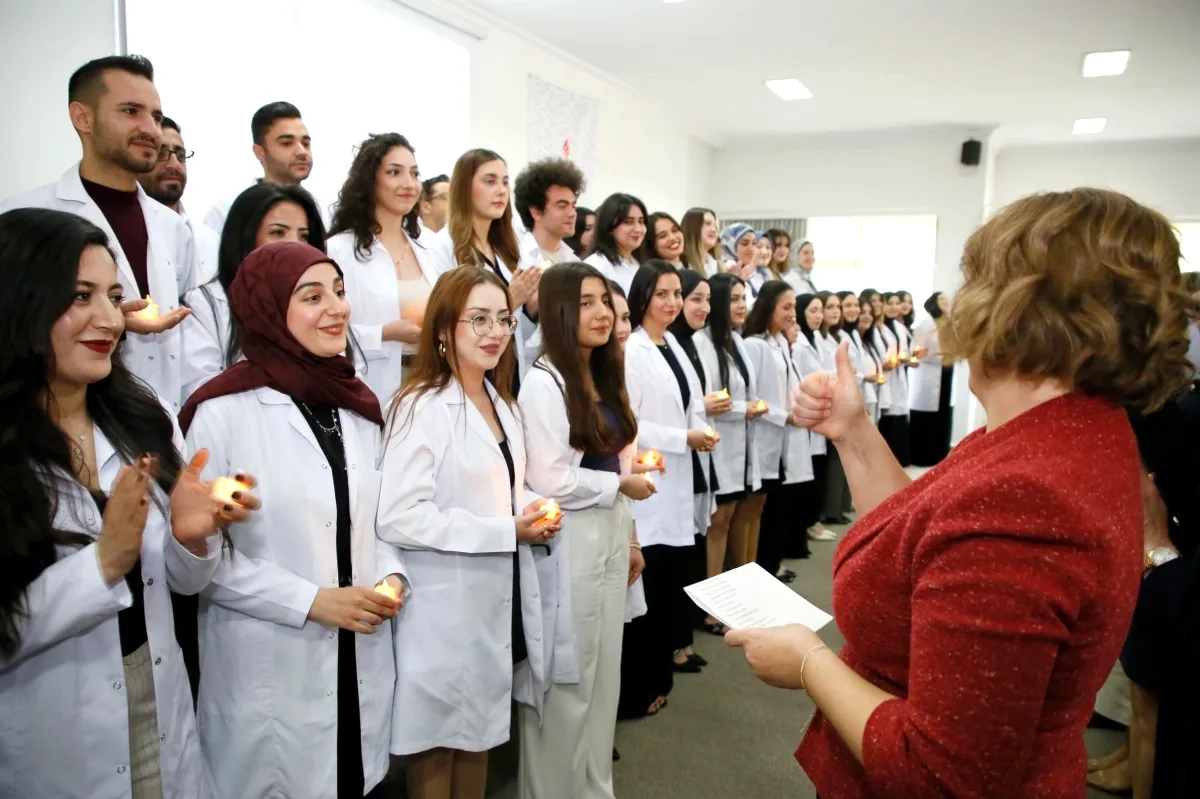 Maltepe Üniversitesi'nde Geleceğin Hemşireleri Işığını Yaktı Maltepe Üniversitesi'nde Geleceğin Hemşireleri Işığını Yaktı