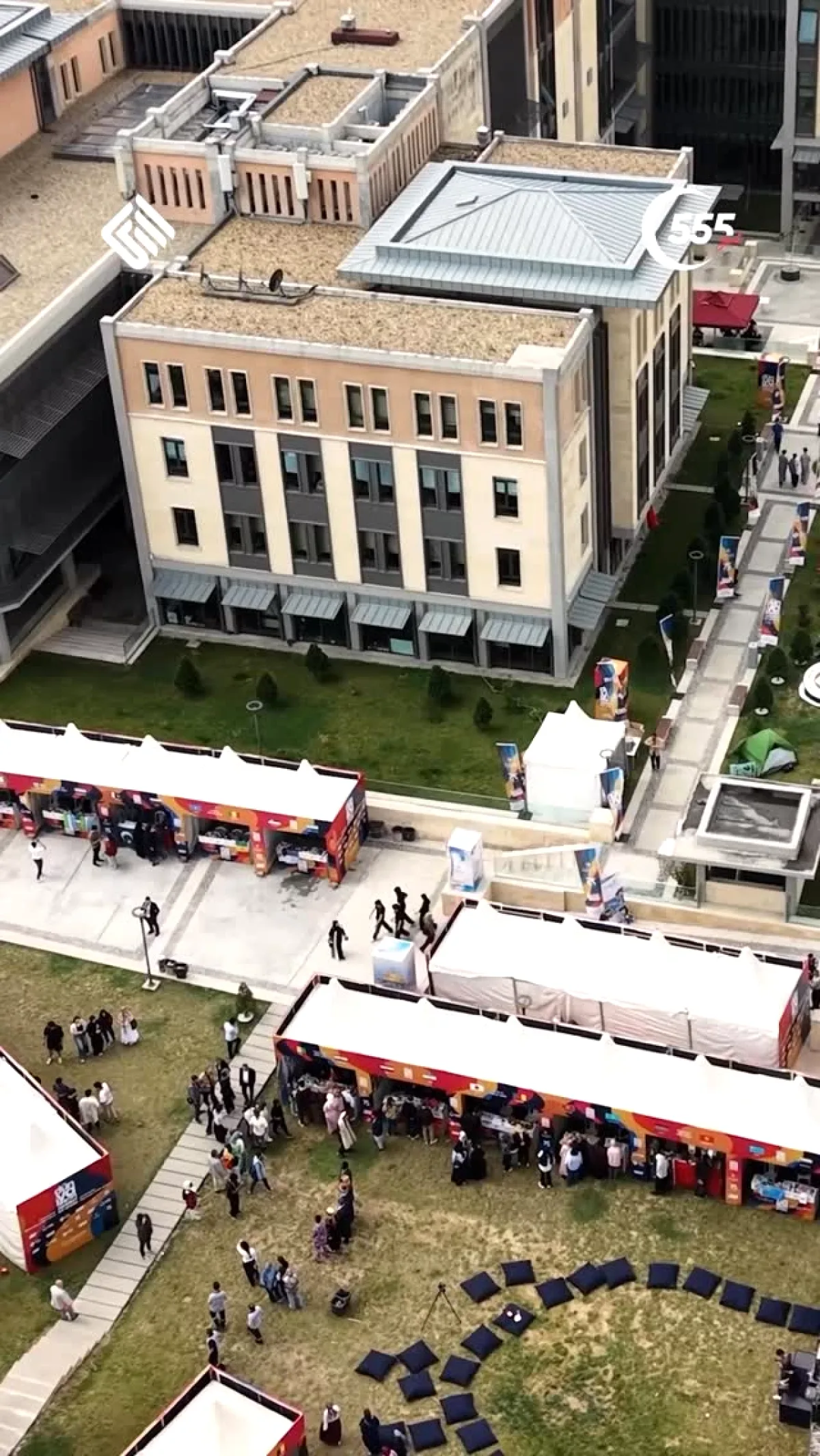 FSMVÜ'de Dünyanın Renkleri: Farklı Coğrafyalardan Öğrenciler Buluştu FSMVÜ'de Dünyanın Renkleri: Farklı Coğrafyalardan Öğrenciler Buluştu
