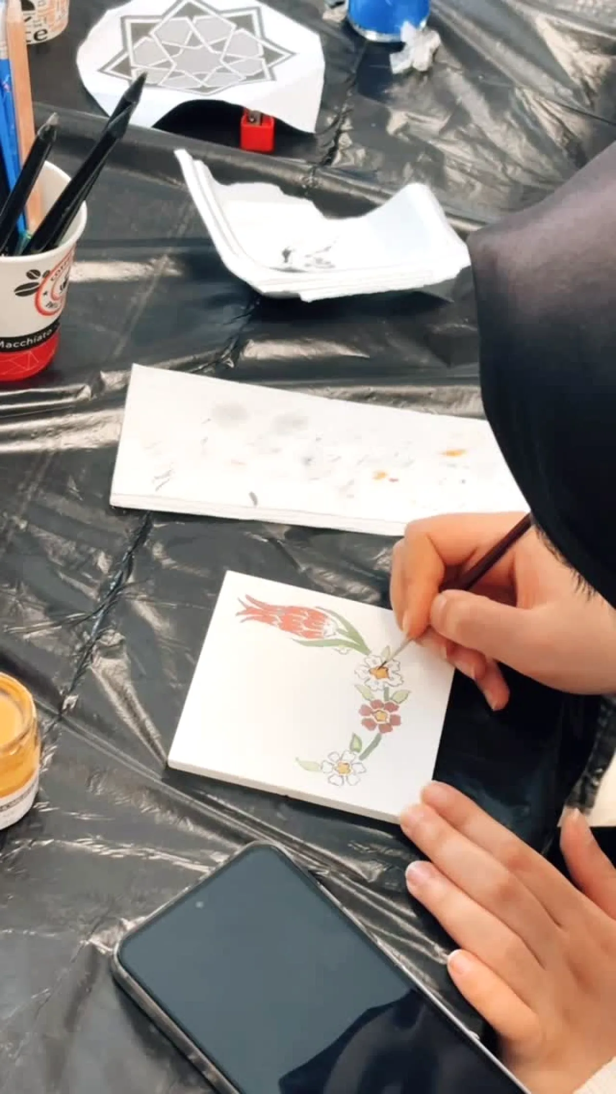 SBÜ Hamidiye'de Geleneksel Sanat Buluşması: Çini Atölyesi SBÜ Hamidiye'de Geleneksel Sanat Buluşması: Çini Atölyesi