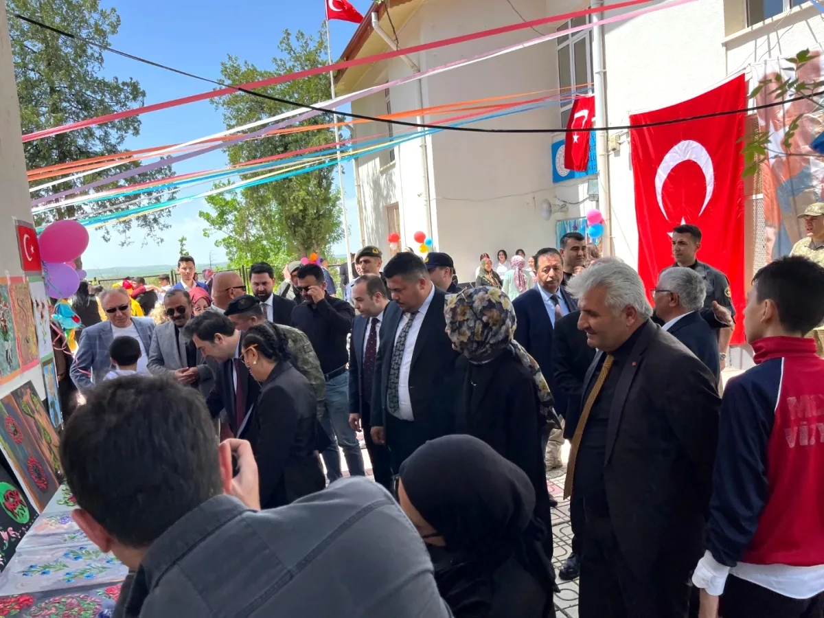 AK Parti Şereflikoçhisar'dan Engelliler Haftası'nda Anlamlı Ziyaret AK Parti Şereflikoçhisar'dan Engelliler Haftası'nda Anlamlı Ziyaret
