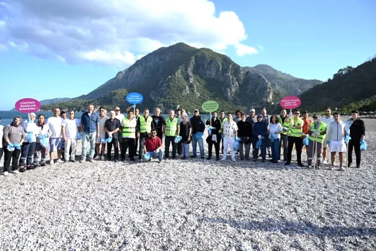 Çıralı Sahili'ne Gemilerden Atık Vurdu: Kemer Harekete Geçti Çıralı Sahili'ne Gemilerden Atık Vurdu: Kemer Harekete Geçti