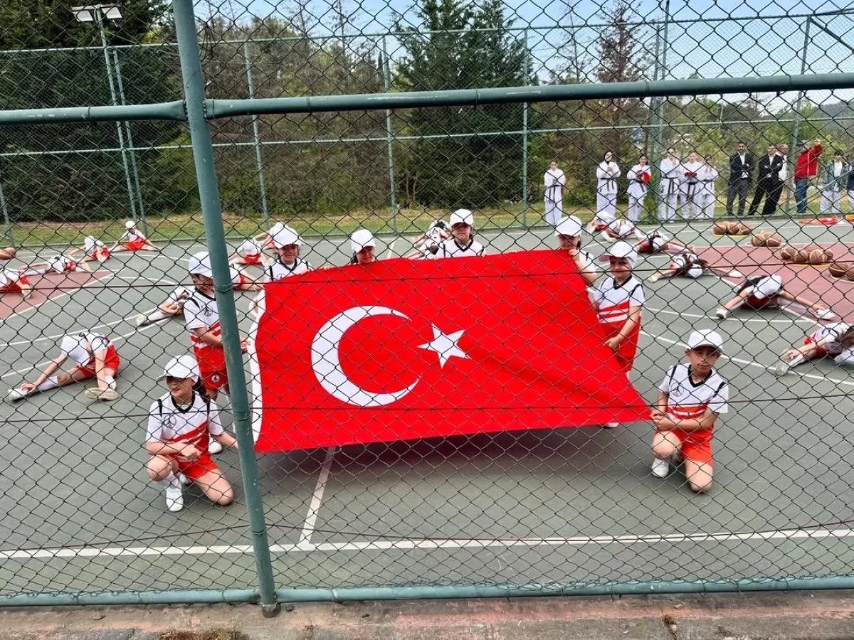 Sultangazi'de 4 Bin Öğrenci Spor Şenliğinde Buluştu Sultangazi'de 4 Bin Öğrenci Spor Şenliğinde Buluştu