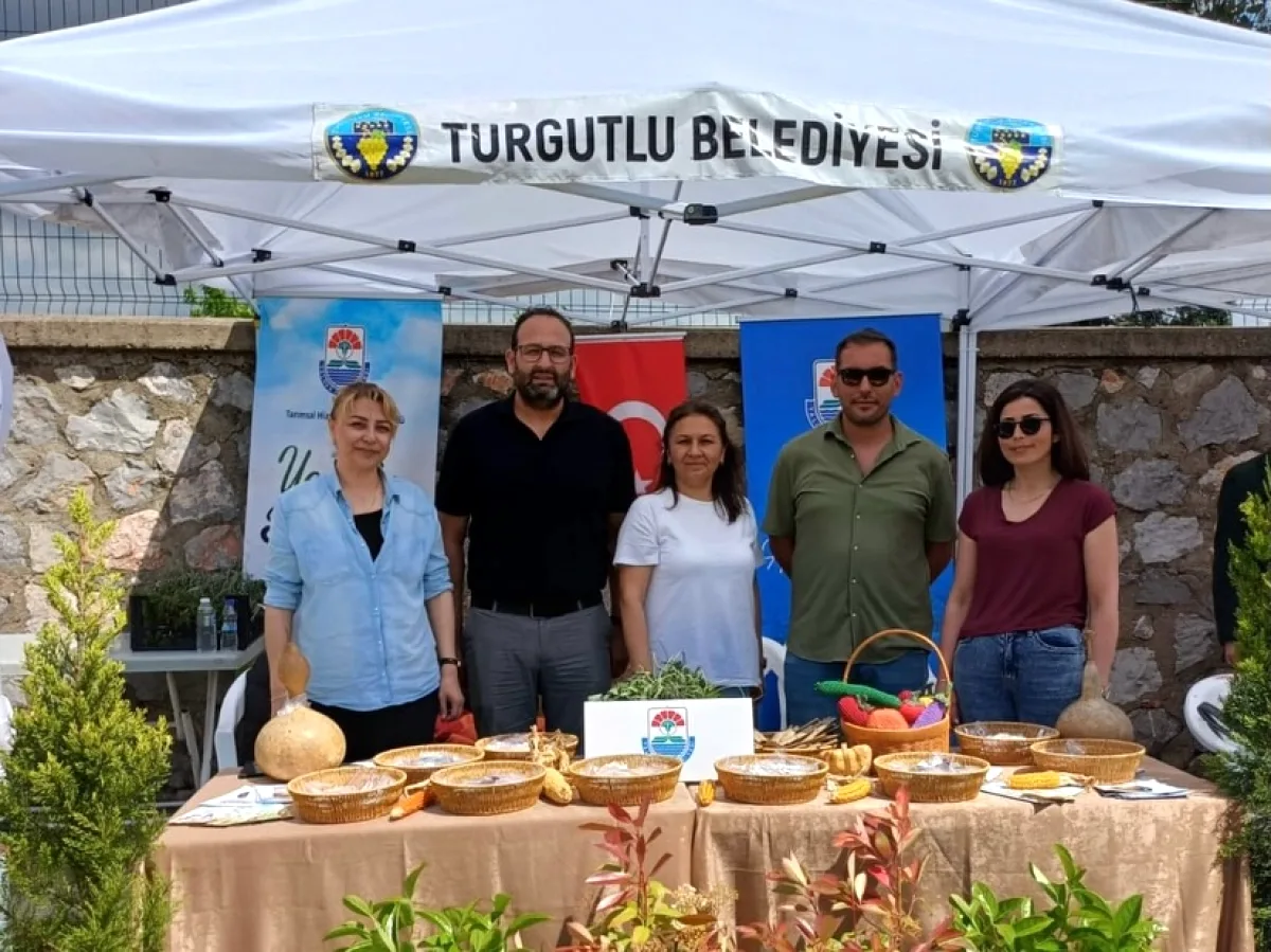 Yalova Belediyesi, Turgutlu'da Tohum Takas Şenliği'nde Üreticilerle Buluştu Yalova Belediyesi, Turgutlu'da Tohum Takas Şenliği'nde Üreticilerle Buluştu