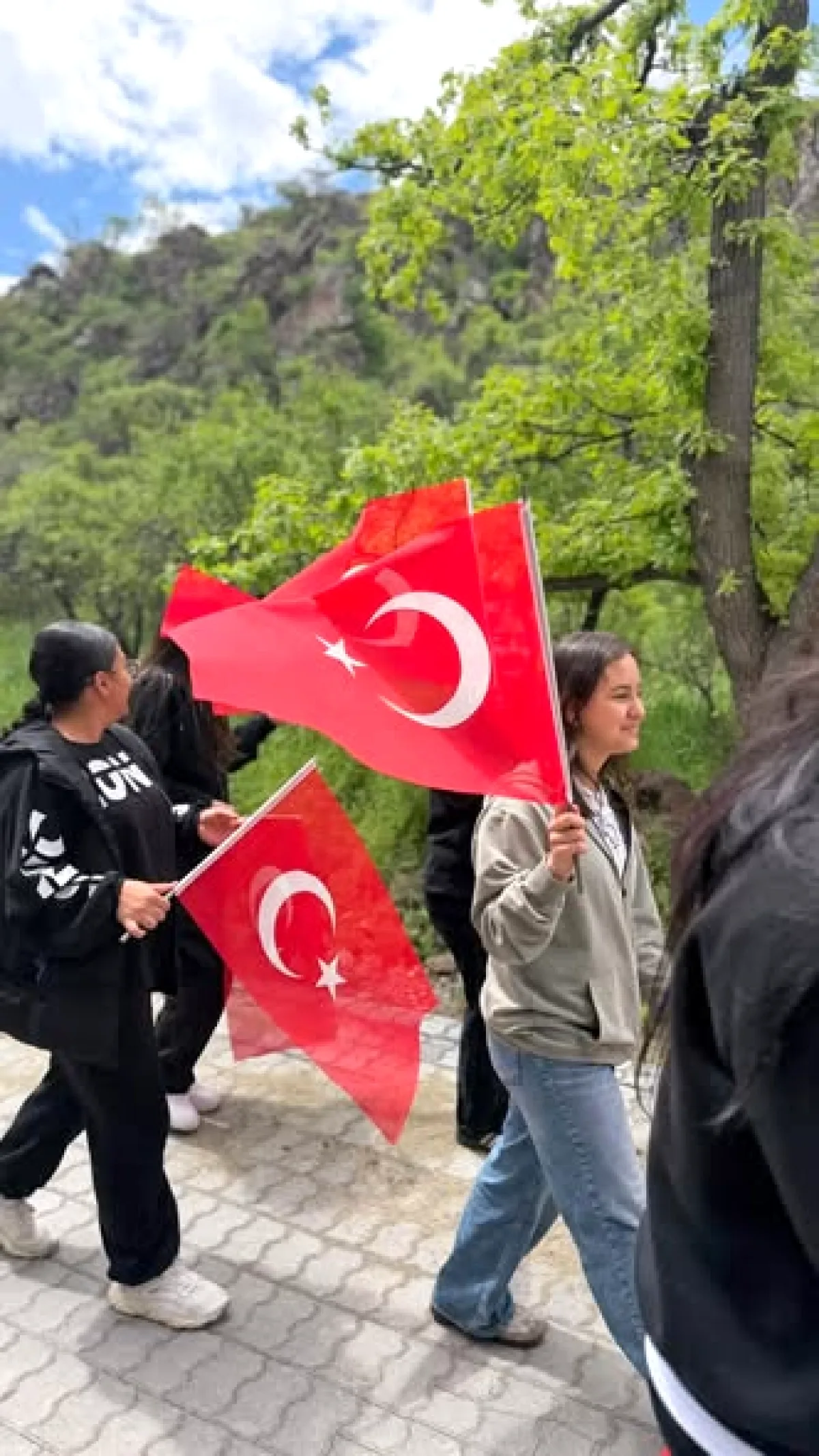 Erenköy'ün Gökyüzü Rengarenk Uçurtmalarla Renklendi Erenköy'ün Gökyüzü Rengarenk Uçurtmalarla Renklendi