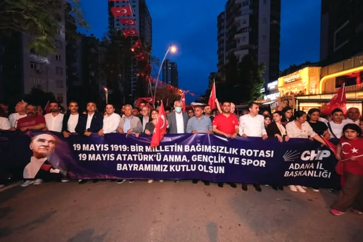 CHP Adana'dan 19 Mayıs: Meşaleli Yürüyüş ve Simge Konseri CHP Adana'dan 19 Mayıs: Meşaleli Yürüyüş ve Simge Konseri