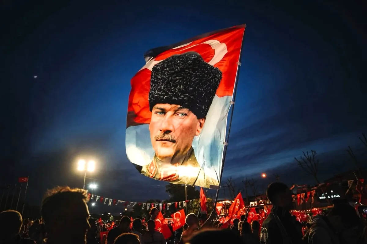 Tuzla Belediyesi 19 Mayıs Coşkusunu Kortej ve Konserle Yaşattı Tuzla Belediyesi 19 Mayıs Coşkusunu Kortej ve Konserle Yaşattı
