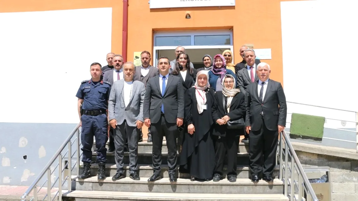 Of'ta 16 Kadının Emeği Sergilendi: Hedef Gelir ve Dayanışma Of'ta 16 Kadının Emeği Sergilendi: Hedef Gelir ve Dayanışma