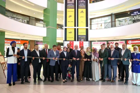 Konya'da Geleneksel Sanat Sergisi Açıldı: Gençlerin Ebru ve Tezhip Eserleri Konya'da Geleneksel Sanat Sergisi Açıldı: Gençlerin Ebru ve Tezhip Eserleri